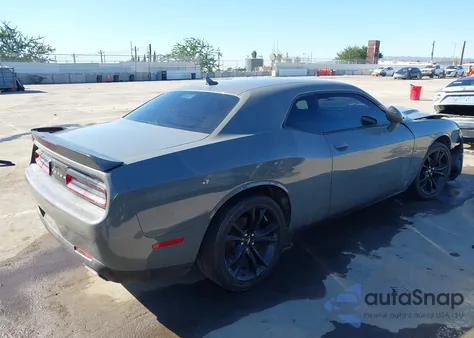 2018 Dodge Challenger Sxt Plus z USA, uszkodzony, nr VIN 2C3CDZAG8JH297117